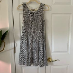Express White Black Geometric Pattern Sleeveless Dress Round Neckline Sz6